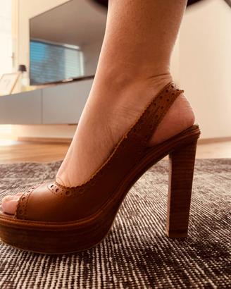 Sandalo in pelle plateau