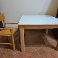 Tavolino gioco con sedia. 