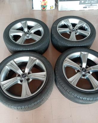 cerchi in lega Audi con gomme formula e.235/45/R17