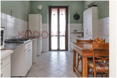 Attico / Mansarda di 156 m² con più di 5 locali a 