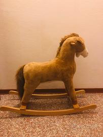 Cavallo a dondolo con suoni