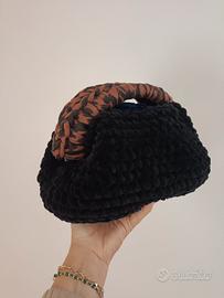 borsa che si adatta sia sul jeans che sull' abito.