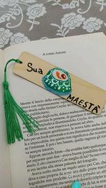 Segnalibro in legno dipinto a mano