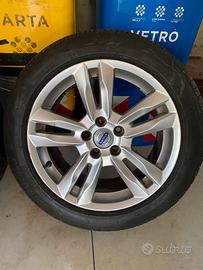 Pirelli P7 225/50/17+cerchi volvo