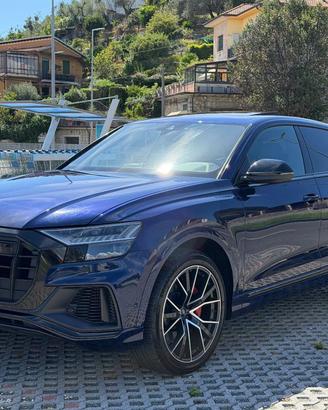 AUDI SQ8 TDI quattro tiptronic