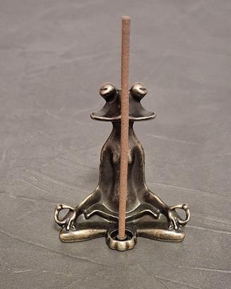 Bruciatore porta incenso rana in meditazione 