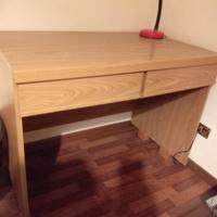 scrivania in legno