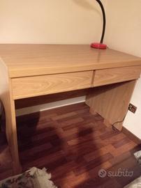 scrivania in legno