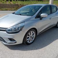 Renault Clio dCi 8V 90 CV EDC 5 porte Moschino Int