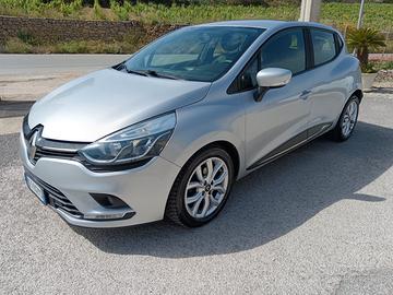 Renault Clio dCi 8V 90 CV EDC 5 porte Moschino Int