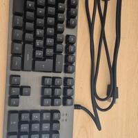 tastiera logiteck con LED rossi