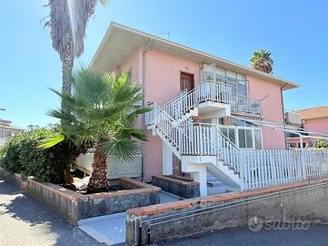 VIA POLVERIERA-Appartavilla 4vani, giardino,garage