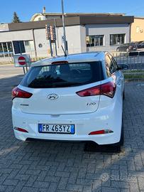 Automobile Hyundai i20