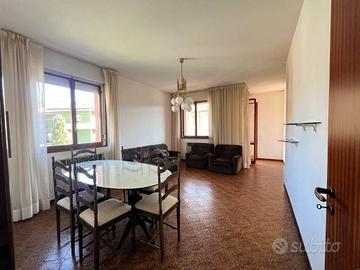 Appartamento di 130 m² con 5 locali e box auto a B