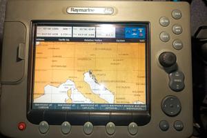 Plotter Raymarine E80-E02011