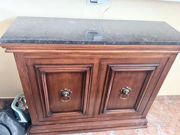 Mobile in legno e ripiano in granito naturale