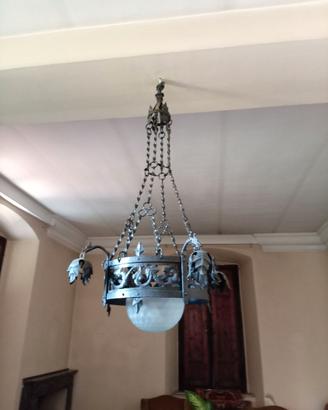 Lampadario in ferro battuto a piramide con vetri c