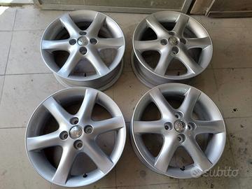 Cerchi in lega da 15 pollici per Toyota yaris