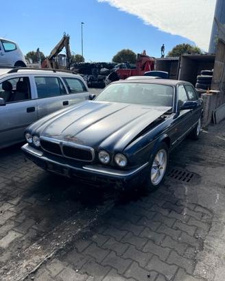 Ricambi Jaguar XJ8 4.0 Benz. anno 1998 Codice Moto