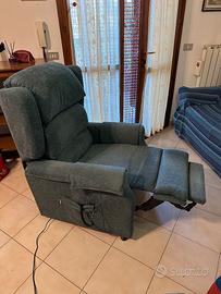 POLTRONA RECLINABILE CON ALZATA ASSISTITA