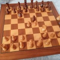 Scacchiera DGT (eBoard) in legno noce. Coll. USB 