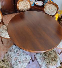 tavolo in legno massello con 6 sedie 