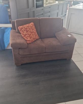 divano due posti misura 145cm 