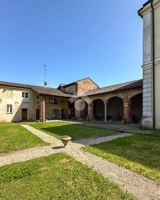 NEGOZIO A CREMONA