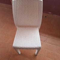 Sedie rattan bianche disponibilità 100 pezzi.