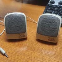 Mini casse acustiche beige/grigie con filo