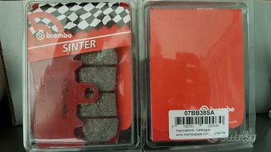 coppia pastiglie anteriori Brembo 