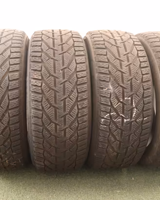 Gomme Kormoran Snow 225 45 18 inverno