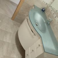 Mobile bagno sospeso con top in cristallo