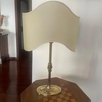 Lampada da tavolo con paralume classico