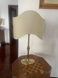 Lampada da tavolo con paralume classico