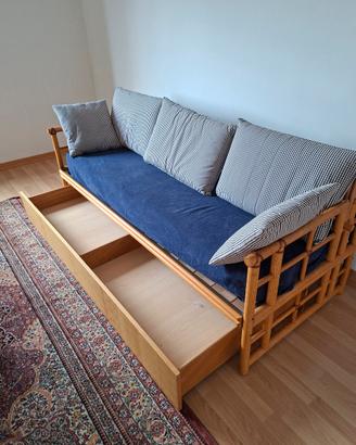 divano letto+2 poltroncine+2 tavolini