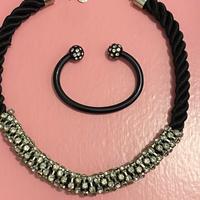 Collana girocollo strass e bracciale nero