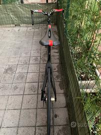 telaio e ruote bici corsa