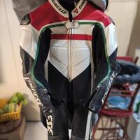 Tuta guanti stivali pista DAINESE ALPINESTARS moto