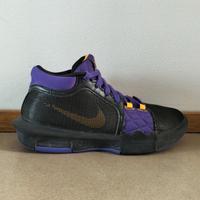Nike LeBron witness 8 colorazione viola 