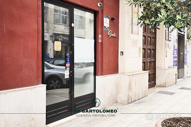 Centralissimo locale commerciale via di palma