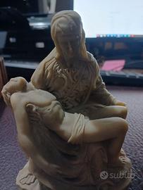 statuina antica la pietà di Michelangelo