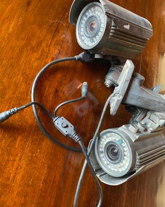 Due Videocamere analogiche