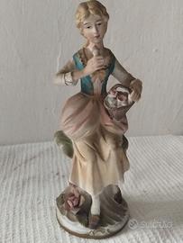 statuina femminile in porcellana Capo Di Monte