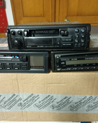 Autoradio più altoparlanti