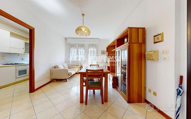 Quadrilocale servito da ascensore, cantina e garag