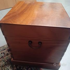 Piccolo baule vintage in legno di canfora
