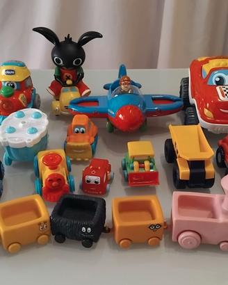 Trenini, camion e altri giochi per l'infanzia.