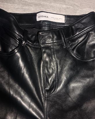 pantaloni nero cargo pelle