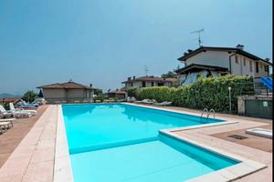 Polpenazze Appartamento con piscina e vista lago